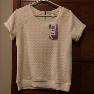 NWT textured quilted tee. Size Medium